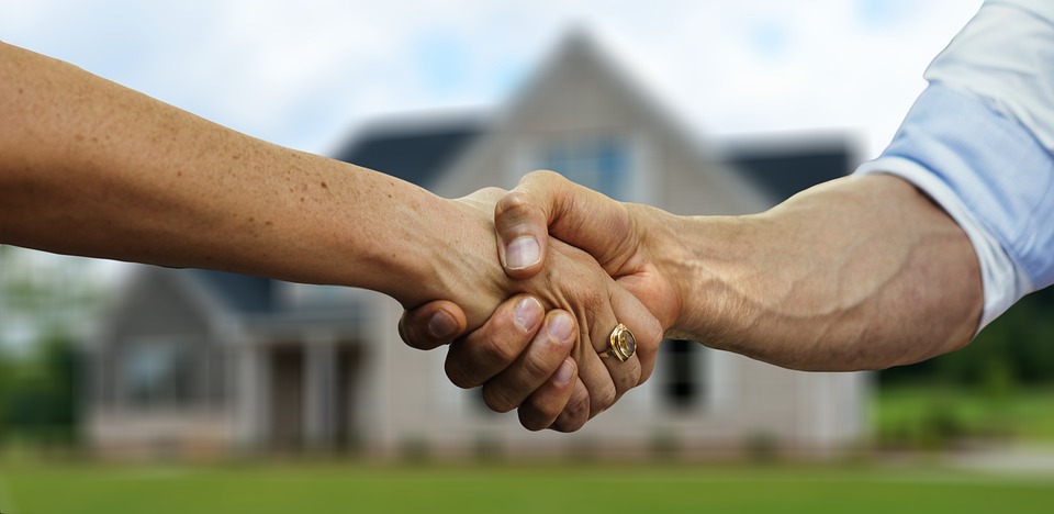 If you want to shake your hands with a moving expert you need to know how to evaluate local moving companies.