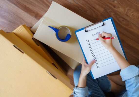Efficiently Navigate Your Move with this Step-by-Step Moving Checklist